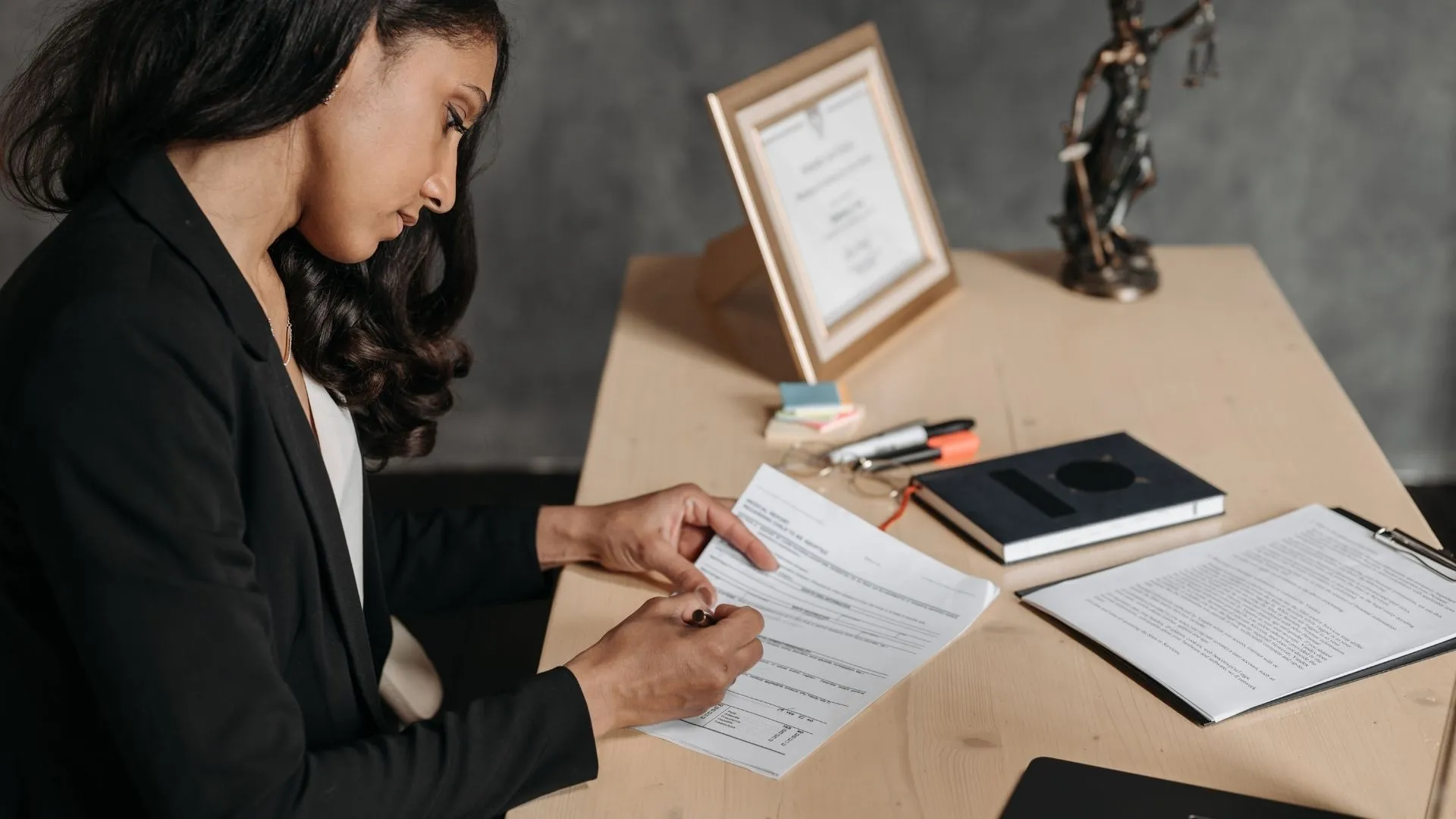 Contract review lawyer serving Albany and the Capital Region of New York
